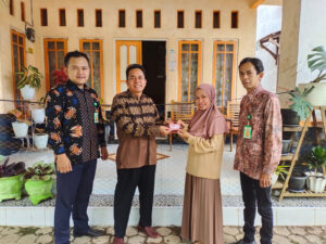 Inovasi Jemput Bola ‘Pak Kades’, Permudah Warga Batumandi Balangan Urus Dokumen-Santunan Kematian