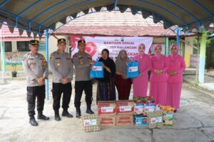 Sambut Hari Bhayangkara Ke-79, Kapolres Balangan Salurkan Bantuan ke Korban Kebakaran di Kupang Lampihong 