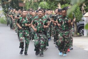 Jaga Kebugaran-Solidaritas, Kapten Supiandi Bawa Lari Prajurit Kodim 1001/HSU-BLG Binjasmil 5 KM