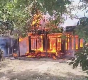 Si Jago Merah Hebohkan Warga Palimbangan Sari HSU, 1 Rumah Ludes 