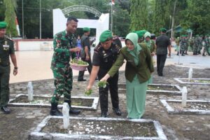 Peringati HUT Ke-67 Kodam VI/Mulawarman, Kodim 1001/HSU-BLG Gelar Ziarah ke Taman Makam Pahlawan Tabur