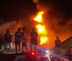 Kebakaran Hebat di Tapus HSU, 3 Bangunan dan 4 Kendaraan Ludes, Kerugian Capai Ratusan Juta