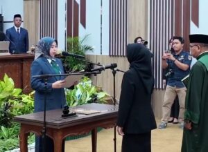 Hairunnissa Resmi Dilantik Ketua Dewan Lindawati Jadi Legislator Muda DPRD Balangan, Gantikan Alm Syamsudinoor