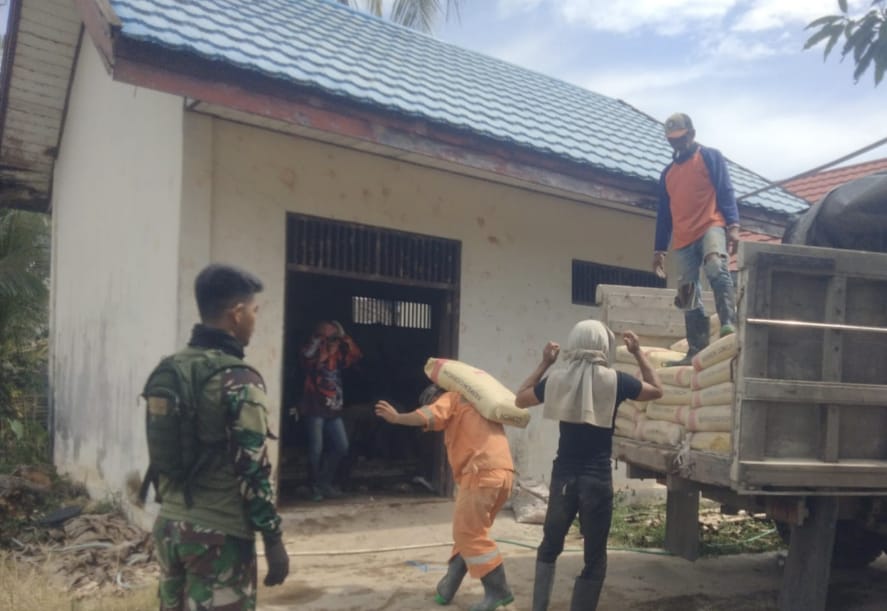 Pembangunan Program KDKMP Jumba Amuntai Selatan Masuk Tahap Penting, Ratusan Sak Semen Tiba