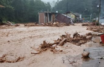 Ketika Alam Memperbaiki Diri: Banjir Bandang Sumatera Dibayar dengan Ratusan Nyawa