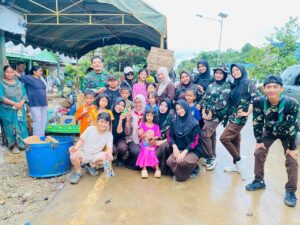 Pramuka Saka Wira Kartika Kodim 1001/HSU-BLG Salurkan Ratusan Paket Sembako untuk Korban Banjir Bandang Balangan