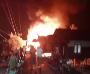 Headline News: Jago Merah Jelang Isya Gegerkan Desa Murung Padang Banjang, Warga Panik Berhamburan Minta Pertolongan