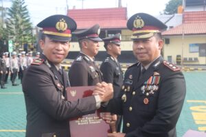 14 Personel Polres Balangan Terima Satyalancana Pengabdian, Kapolres Tegaskan Ini Bukan Sekadar Tanda Masa Kerja