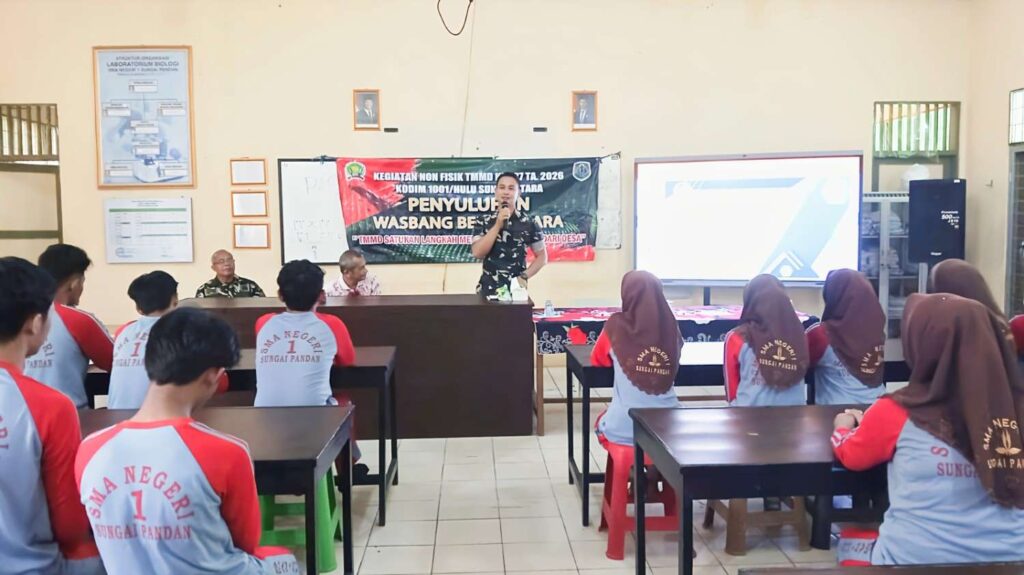 Satgas TMMD ke-127 Kodim 1001/HSU–BLG Sasar Wawasan Kebangsaan di SMAN 1 Sungai Pandan