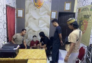 Viral di Facebook, Pria Diduga Gangguan Jiwa Resahkan Warga Tebing Tinggi, Polsek Awayan Bergerak Cepat