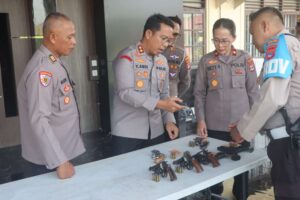 Kapolres Balangan Periksa 53 Senjata Api Dinas, Tes Urine 29 Personel Negatif Narkoba