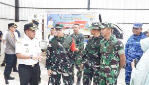 Danrem 101/Antasari Tinjau Pasar Murah Koperasi Desa Merah Putih Sungai Karias, 500 Paket Sembako Ludes Diserbu Warga