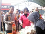 Aksi Pangan Murah, Warga Antre Buru Sembako Terjangkau Jelang Lebaran di Polres Balangan