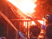 Kebakaran Dini Hari di Sungai Namang HSU, 5 KK Terdampak, Api Diduga Berasal dari Rumah Kosong