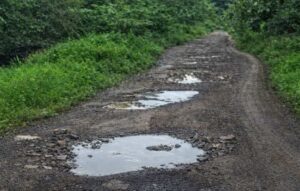 Jalan Provinsi: Banjang–Pulau Nyiur–Batumandi Rusak Setahun, Akses Ekonomi Terganggu, Pemkab Balangan Desak Penanganan Cepat